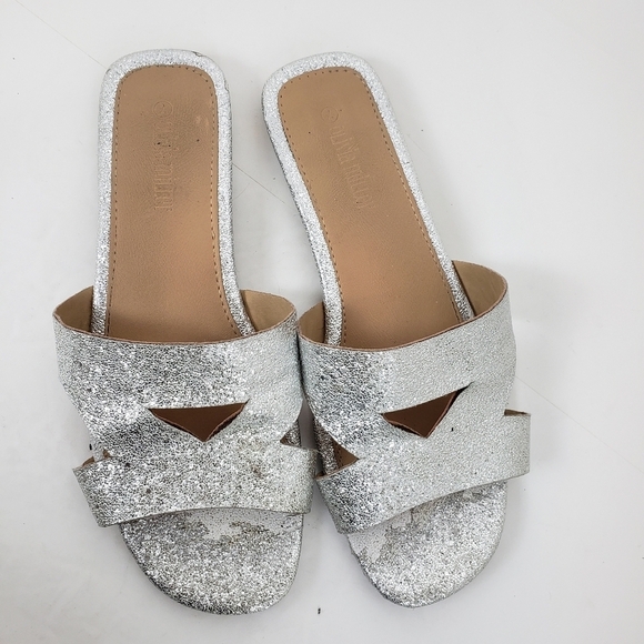 Olivia Miller Knights silver glitter slide sandals - Picture 9 of 10